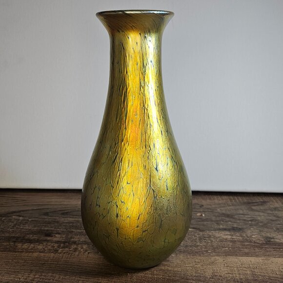 Vintage 1997 Lundberg Studios Gold Iridescent Art Glass Vase 10” - Picture 1 of 7
